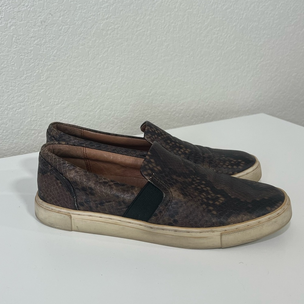 FRYE | Ivy Dark Brown Snakeskin Print Leather Slip On Sneakers Women’s Size 6,5